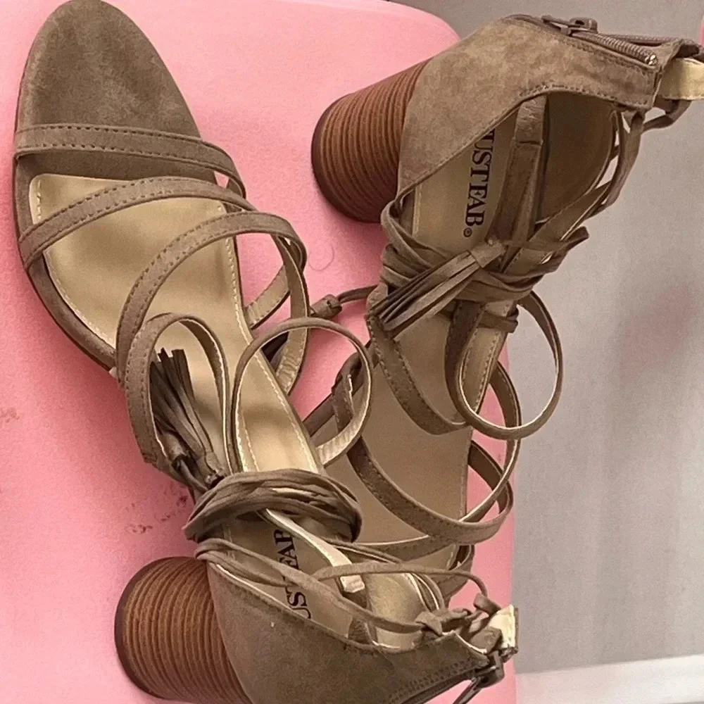 Just Fab Roma Women Dressy sandals, size 11 color Taupe straps go up legs